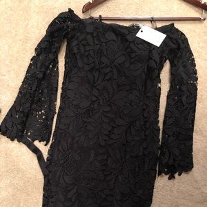 Bardot off shoulders dress size 4